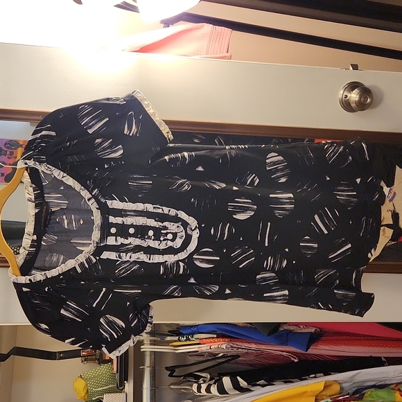 BCBGMAXAZRIA BLOUSE - Picture 2 of 4